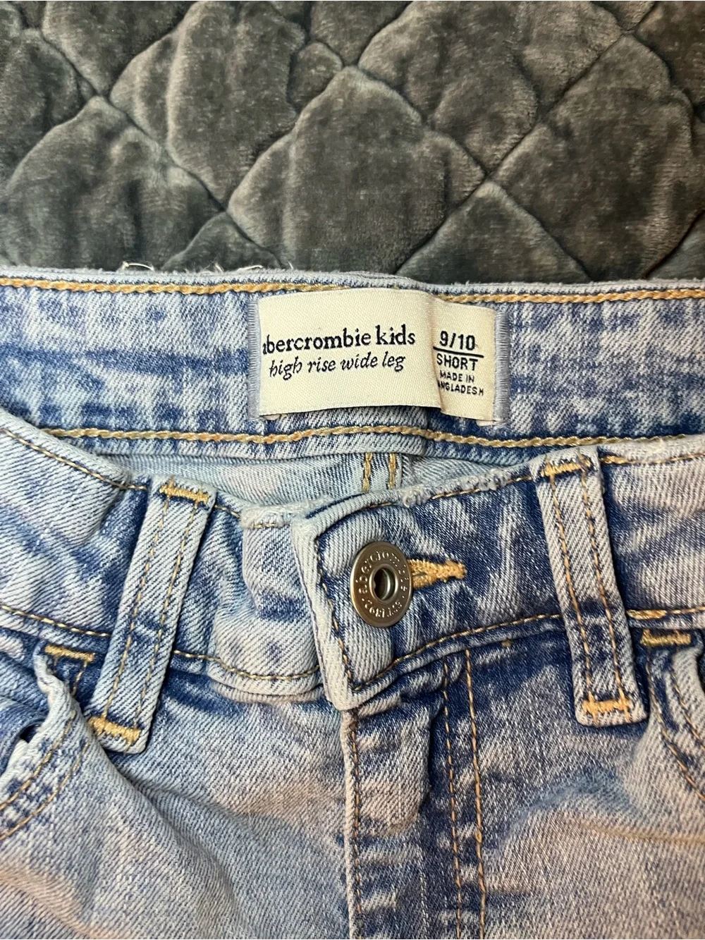 EUC abercrombie kids high-rise wide-leg jeans in classic light denim wash 9/10S